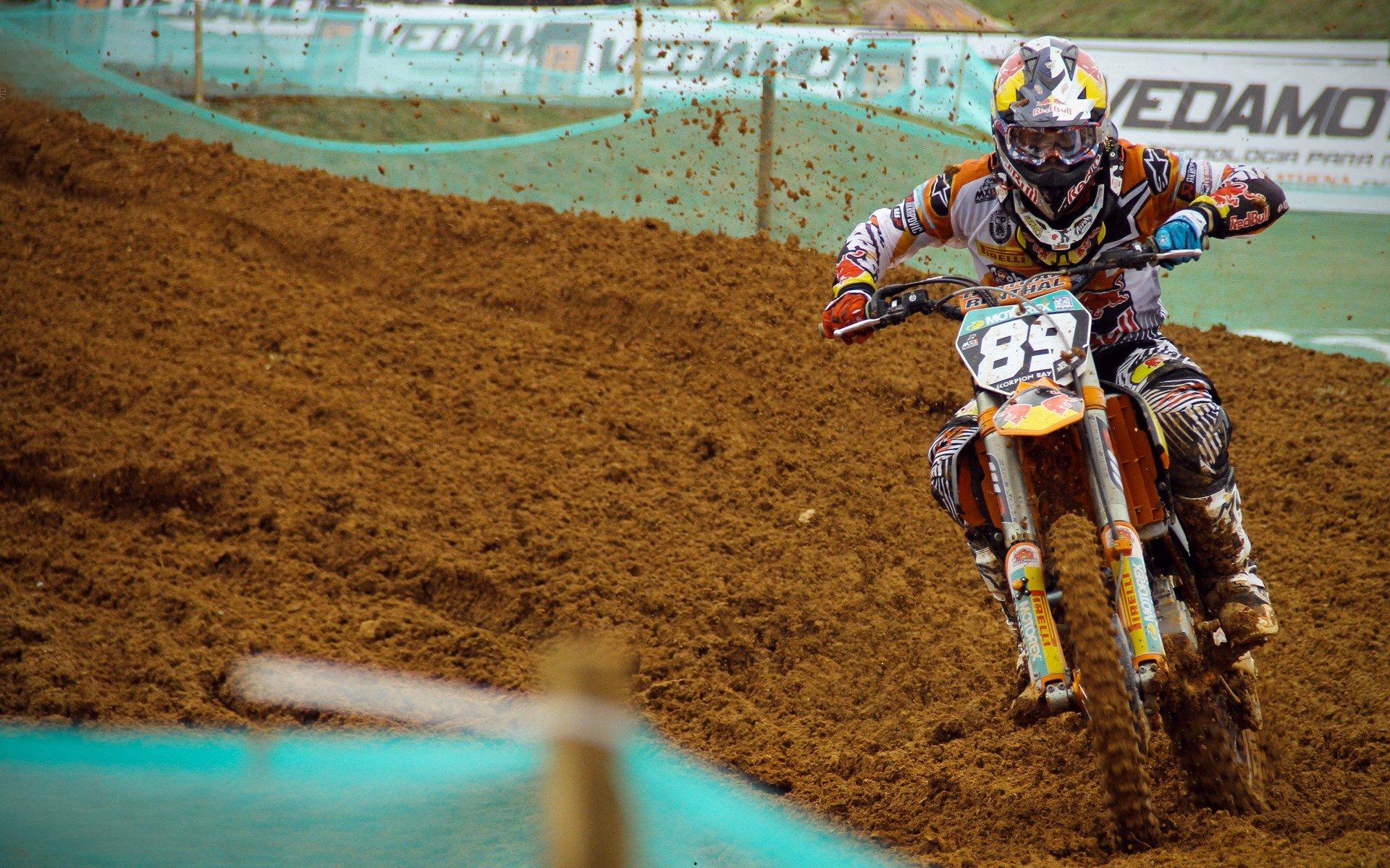 什琴斯尼透露莱万伤情乐观,复出时间或大幅提前