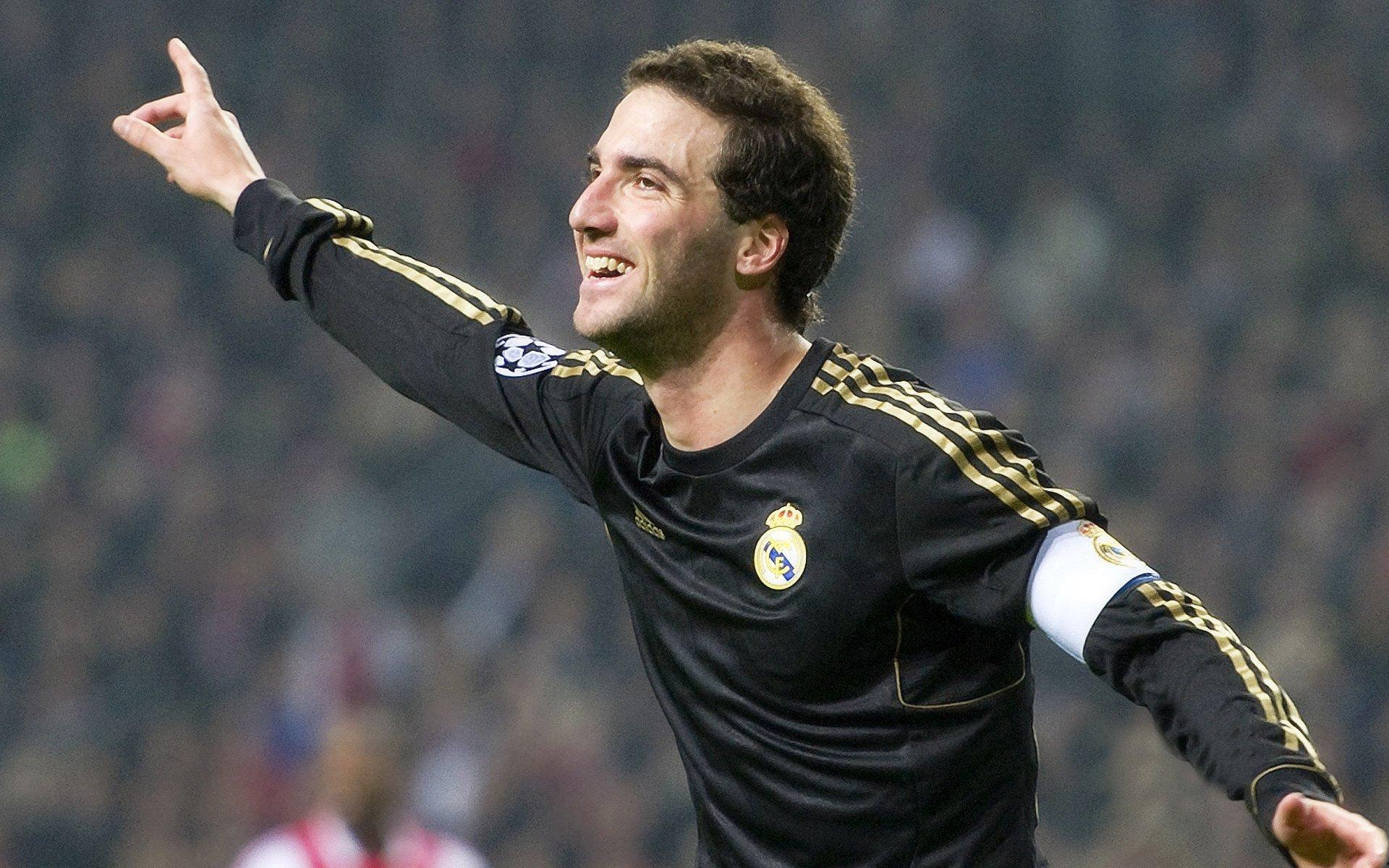 绿茵场边的仰望，一个小男孩眼中的星光与传承